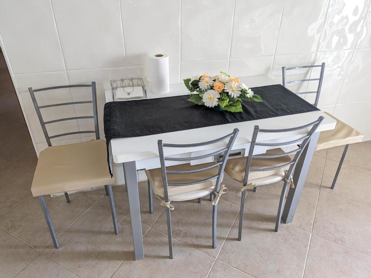 Two Bedroom Apartment - 110M2, Ac, Terrace, Wi-Fi Lagos Ngoại thất bức ảnh