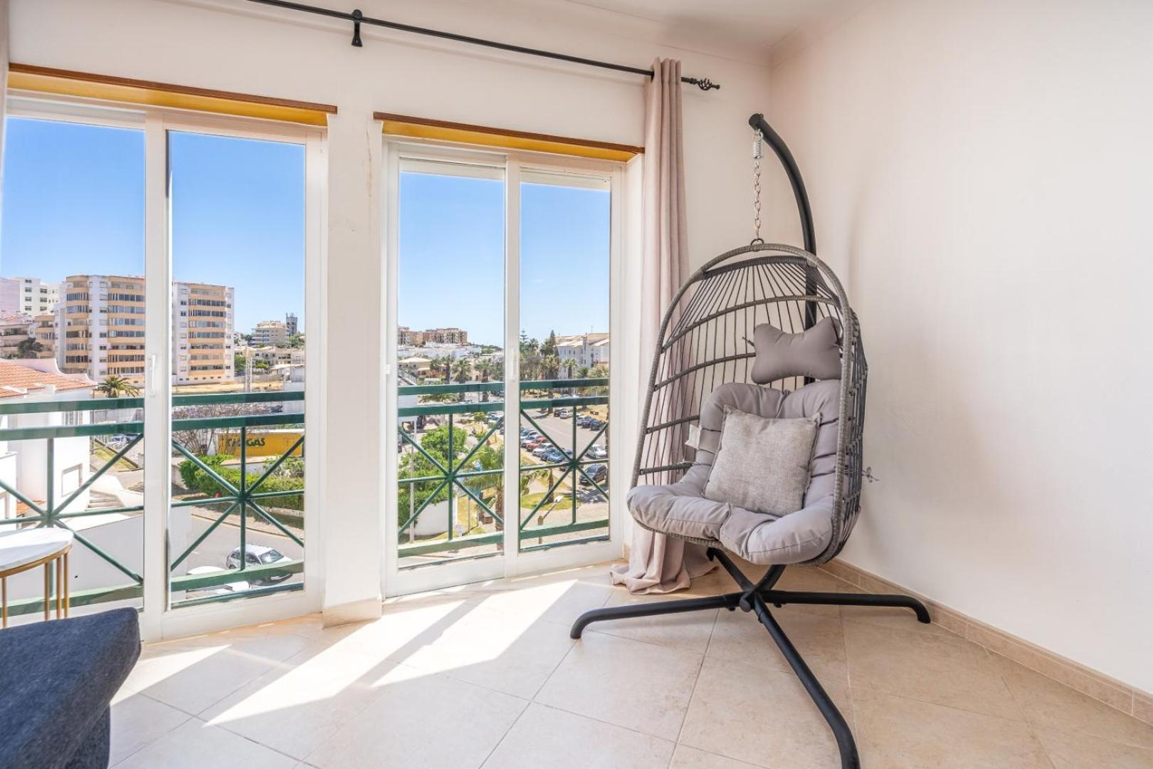 Two Bedroom Apartment - 110M2, Ac, Terrace, Wi-Fi Lagos Ngoại thất bức ảnh