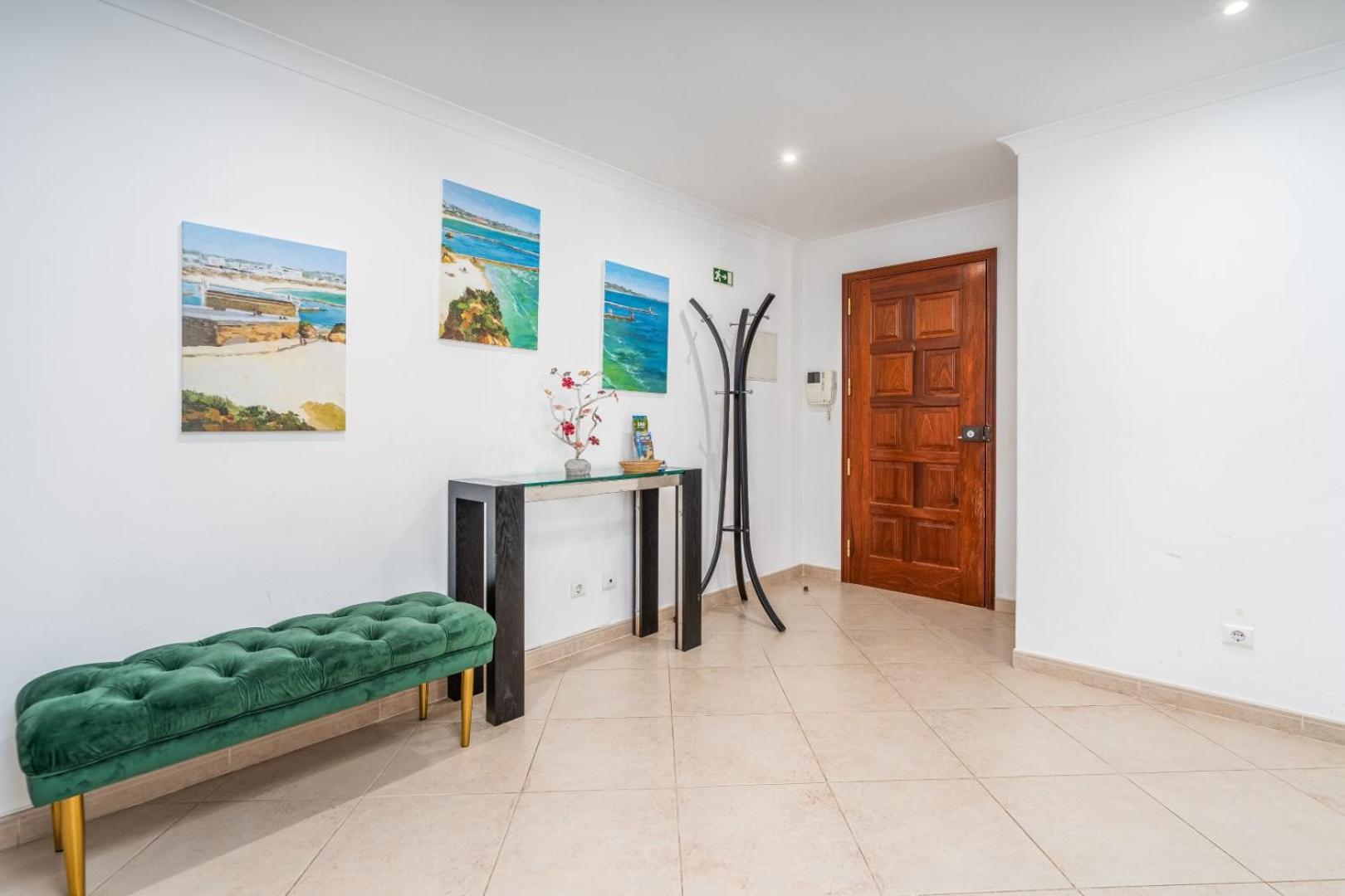 Two Bedroom Apartment - 110M2, Ac, Terrace, Wi-Fi Lagos Ngoại thất bức ảnh