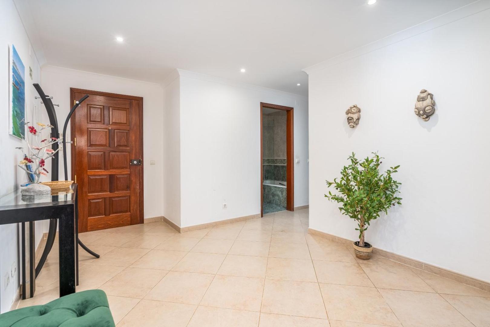 Two Bedroom Apartment - 110M2, Ac, Terrace, Wi-Fi Lagos Ngoại thất bức ảnh