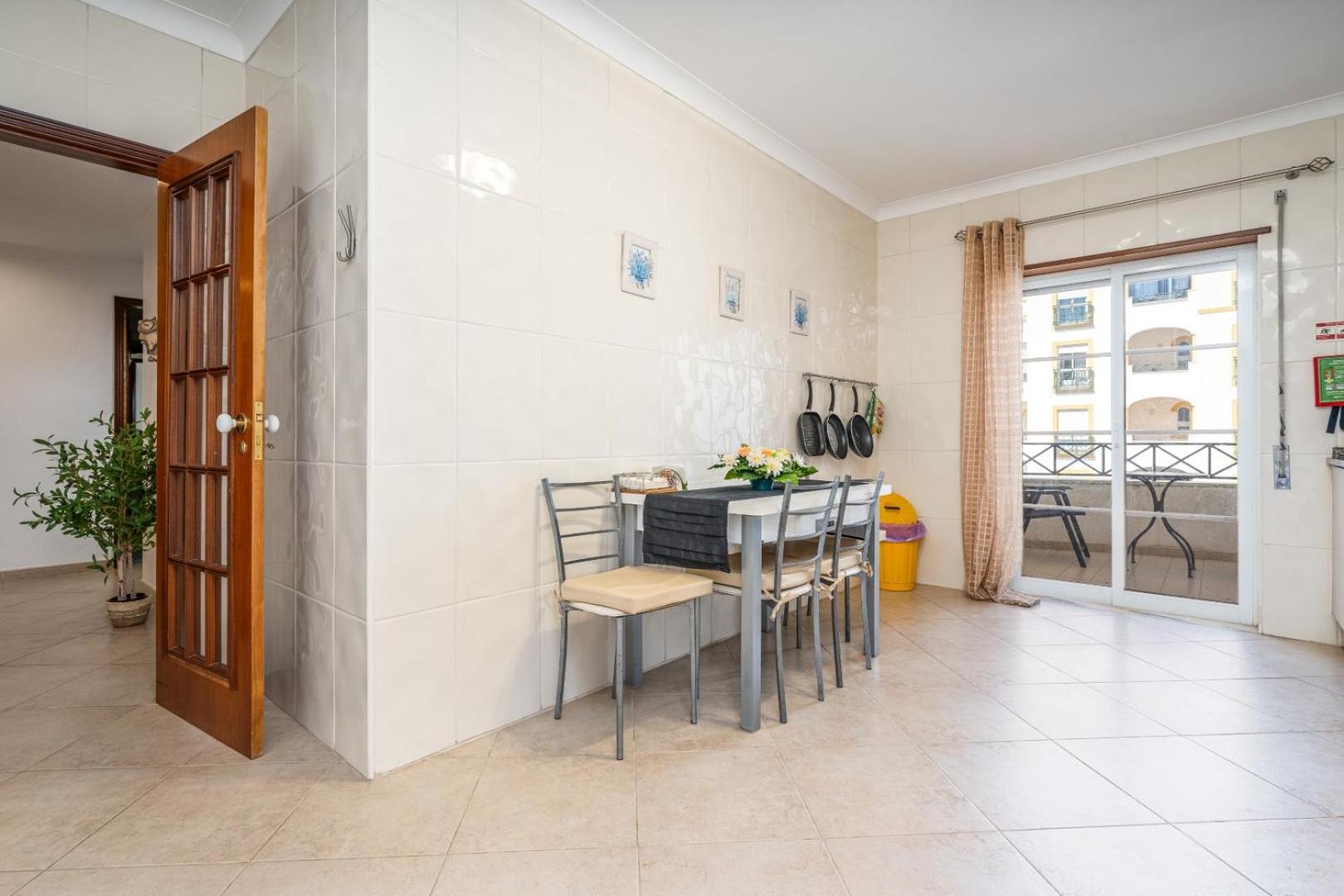 Two Bedroom Apartment - 110M2, Ac, Terrace, Wi-Fi Lagos Ngoại thất bức ảnh