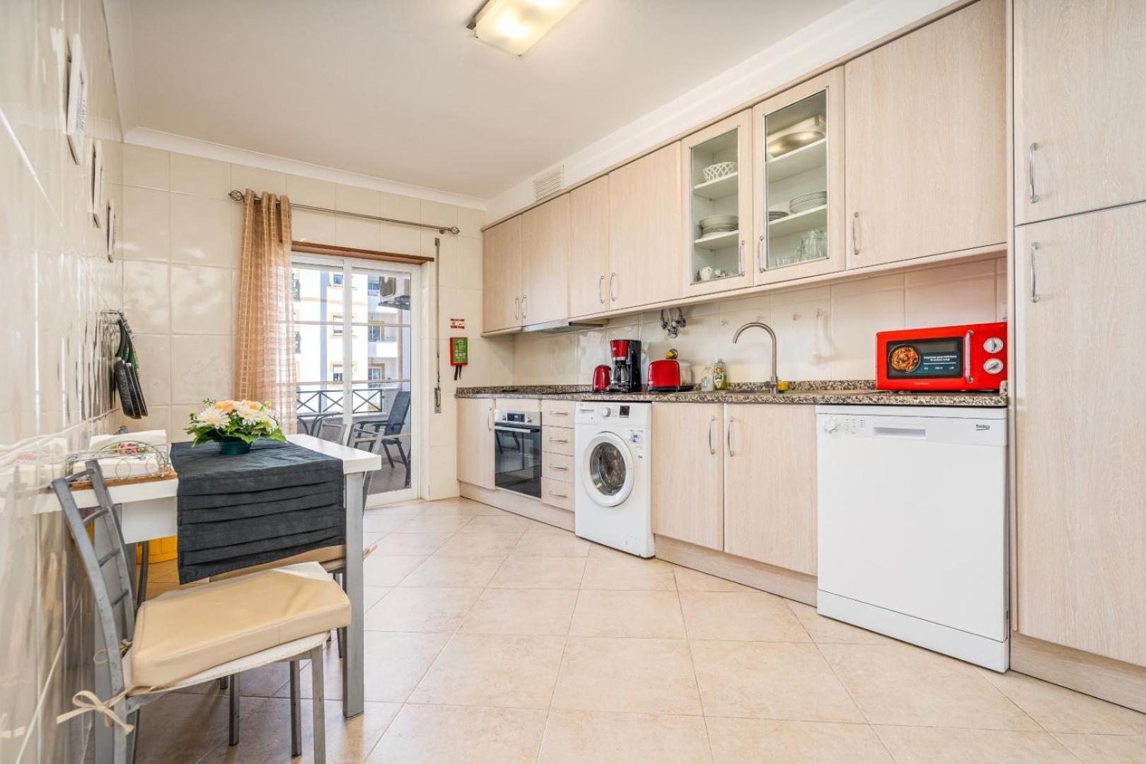 Two Bedroom Apartment - 110M2, Ac, Terrace, Wi-Fi Lagos Ngoại thất bức ảnh