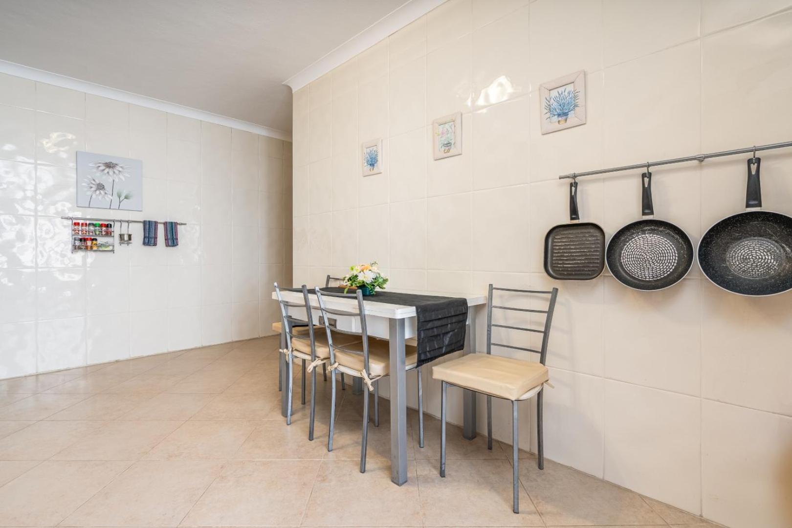 Two Bedroom Apartment - 110M2, Ac, Terrace, Wi-Fi Lagos Ngoại thất bức ảnh